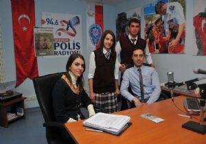 Öğrenciler Polis Radyosuna konuk oldu